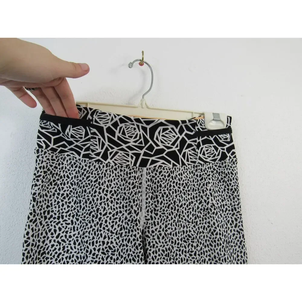 Lululemon Size 6 Real Quick Tight Miss Mosaic White / Posey Black White